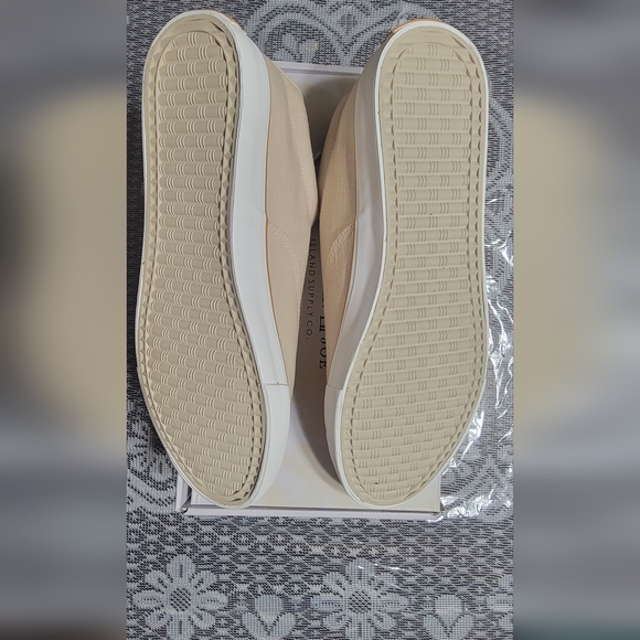 Caribbean Joe canvas sneakers. Men's size 11. Brand New! - Picture 6 of 8